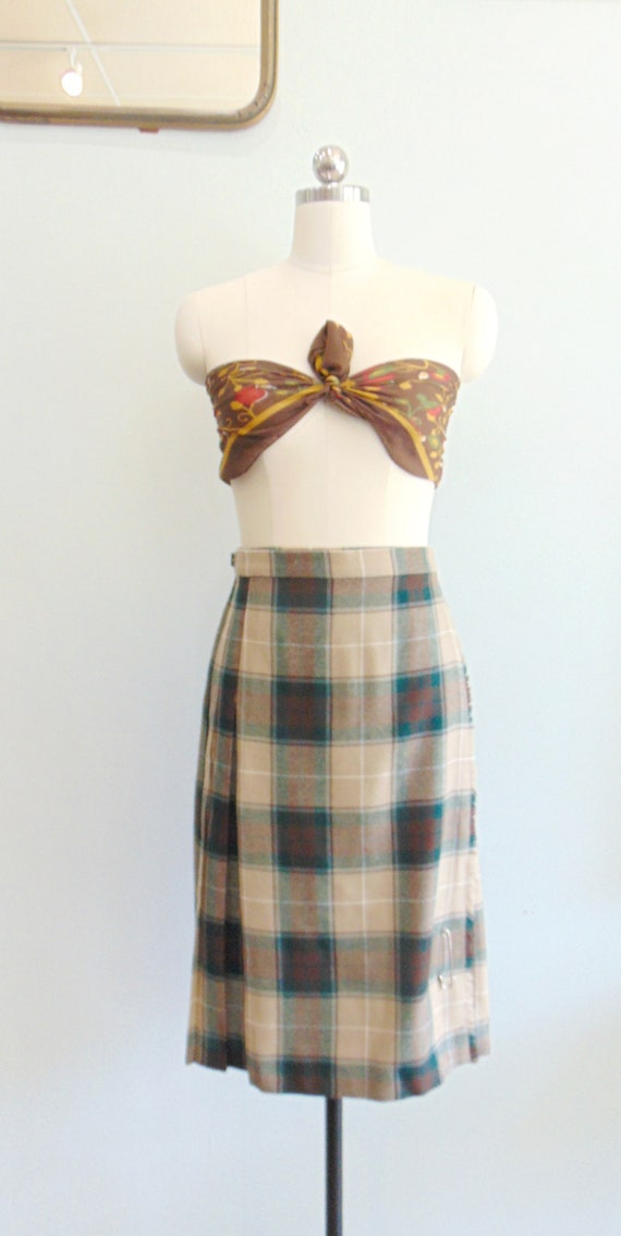 Vintage 1970's Plaid Wrap Skirt / Knee Length / T… - image 2