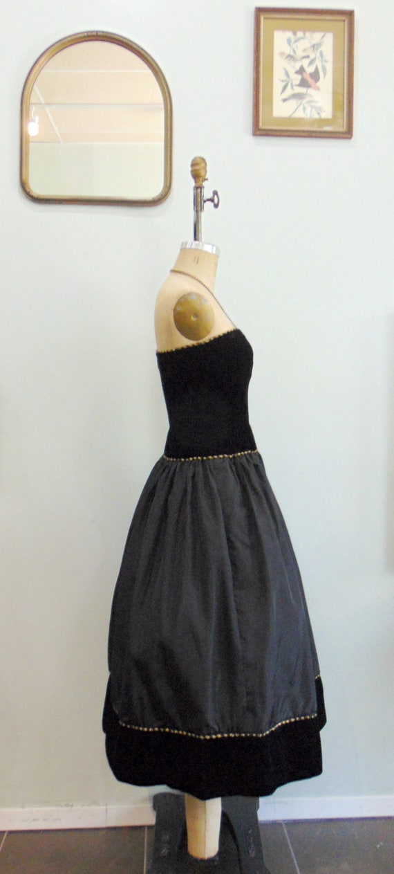 Retro 1980's Black Velvet Cocktail Gown / Straple… - image 3