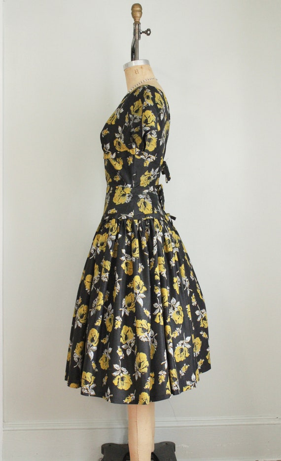 Vintage 1950's Yellow and Black Floral Print Dres… - image 10
