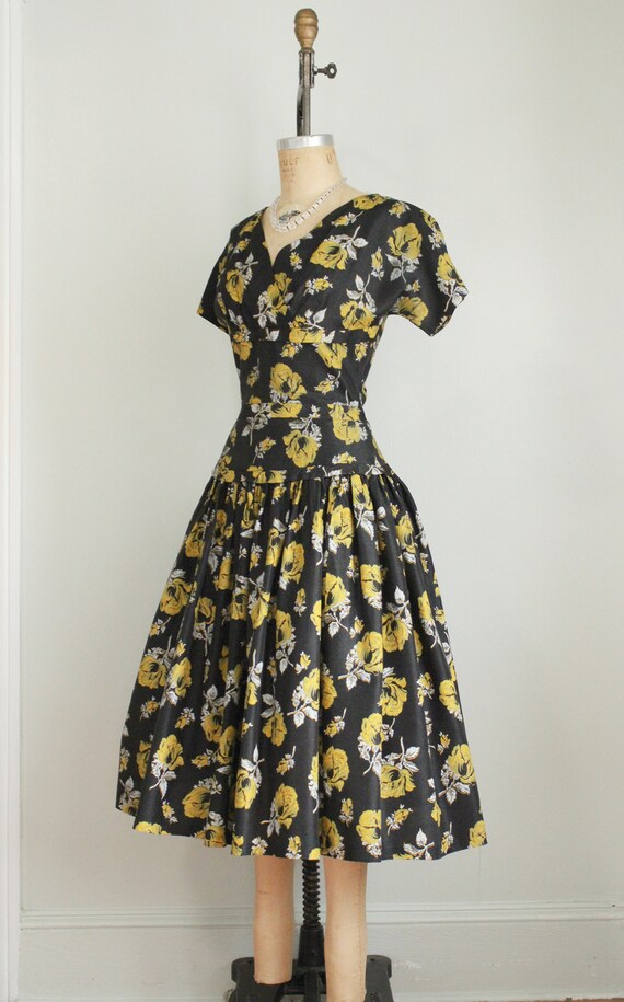 Vintage 1950's Yellow and Black Floral Print Dres… - image 9