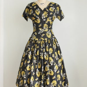 Vintage 1950's Yellow and Black Floral Print Dress. Fit n Flare. Bow Tie Back. Size Extra Small. XS image 4