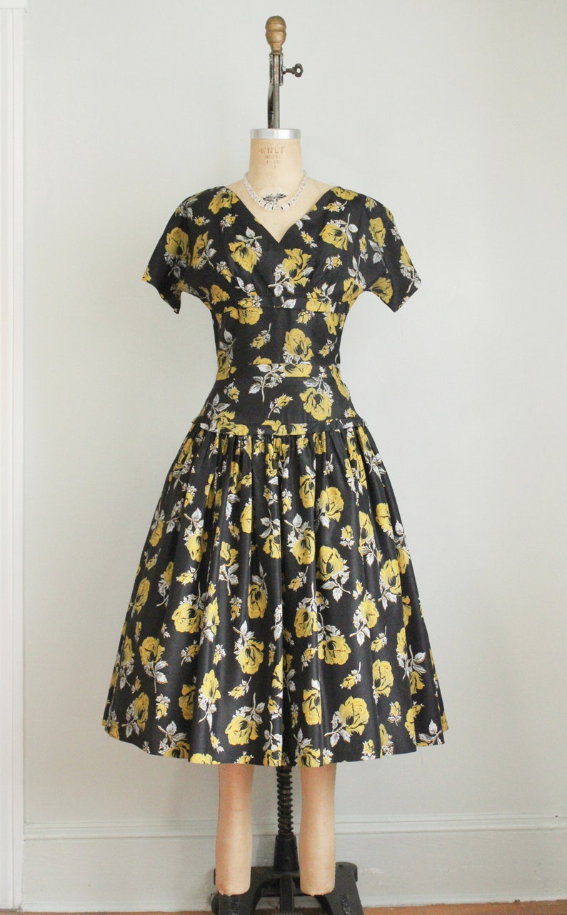 Vintage 1950's Yellow and Black Floral Print Dress. Fit n Flare. Bow Tie Back. Size Extra Small. XS image 4