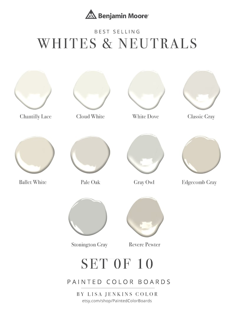 Pode incluir: Conjunto de 10 placas de cores pintadas apresentando as cores de tinta brancas e neutras mais vendidas da Benjamin Moore. As cores incluem Chantilly Lace, Cloud White, White Dove, Classic Gray, Ballet White, Pale Oak, Gray Owl, Edgecomb Gray, Stonington Gray e Revere Pewter.