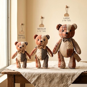 K&ouml;nnte beinhalten: Drei Patchwork-Teddyb&auml;ren in Braun- und Beiget&ouml;nen mit Blumen- und Karomustern. Die B&auml;ren sind nach Gr&ouml;&szlig;e beschriftet: klein mit 20 cm, mittel mit 30 cm und gro&szlig; mit 41 cm H&ouml;he, jeder mit einer Fliege versehen.