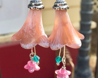 Cottagecore Flower Earrings, Fairycore Lucite Earrings, Hand painted Flower Earrings-Lucite Flower Earrings, Dangling Earrings