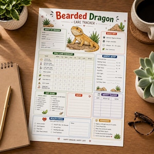 Puede incluir: Una hoja de seguimiento de cuidados para dragón barbudo en papel blanco con una ilustración central de un dragón barbudo, secciones para listas de control diarias, guías de dieta, configuración del hábitat, peso, salud y recordatorios.