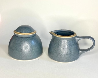Azucarero y jarro con tapa de Dansk Santiago Dinnerware, cerámica azul y gris