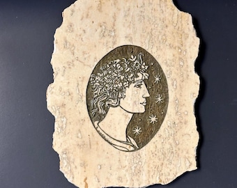 Azulejo de travertino tallado/grabado de Rodney Winfield en piedra crema con detalles en verde, escultura decorativa de mesa o pared, estilo vintage, griego, ENVÍO GRATIS