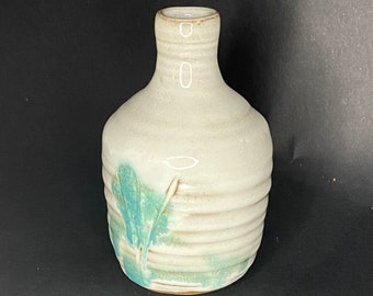 Bud Vase Studio Art Pottery, Signed Murphy, Glazed White with Green Detail, Great Condition, FREE SHIPPING