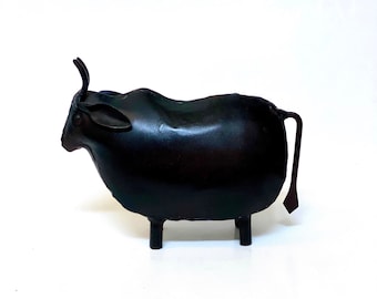 Vaca Brahma de metal, arte de metal reciclado hecho a mano, marrón oscuro/negro, joroba y cuernos ENVÍO GRATIS