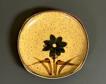 Reposacucharas o plato decorativo, plato de cerámica rústica, plato de cerámica pintado a mano, moteado y esmaltado, diseño floral, decoración de granja,