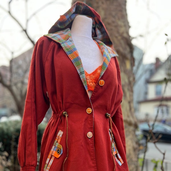 Free to Be You and Me Vibes: Sweet n Mod Vintage 70s Hooded Cotton Spring Jacket w Fabric Buttons, Plaid Details & Drawstring Waist, Sz M/L