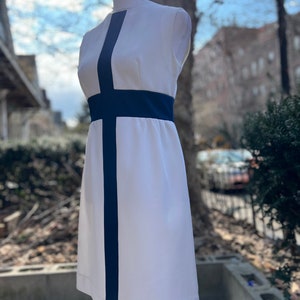 Vintage 60s Ivory and Navy Blue Colorblocked Ribbed Cocktail Dress: Scandinavian Nightclub Realness by Gay Gibson, Size 4