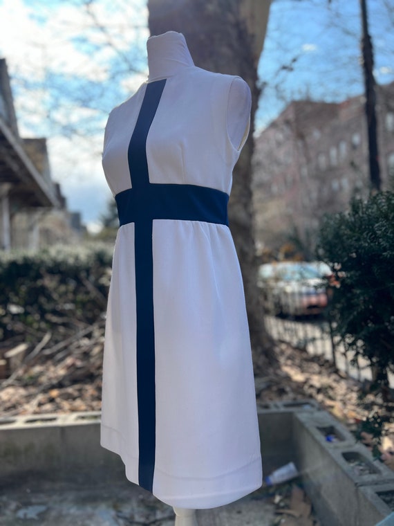 Vintage 60s Ivory and Navy Blue Colorblocked Ribbe