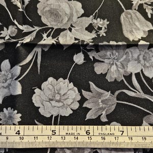 Riley Blake Black and White floral, fat quarter