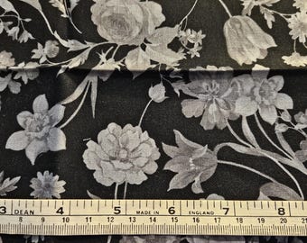 Riley Blake Black and White floral, fat quarter