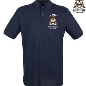 Polohemd eines mürrischen alten britischen Veteranen
