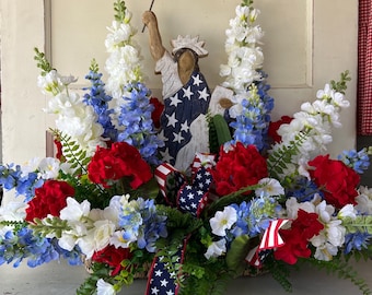 Patriotic Centerpiece with Statue of Liberty | 4th of July Table Decor | Red White Blue Floral Arrangement | Americana Decor | Memorial Day