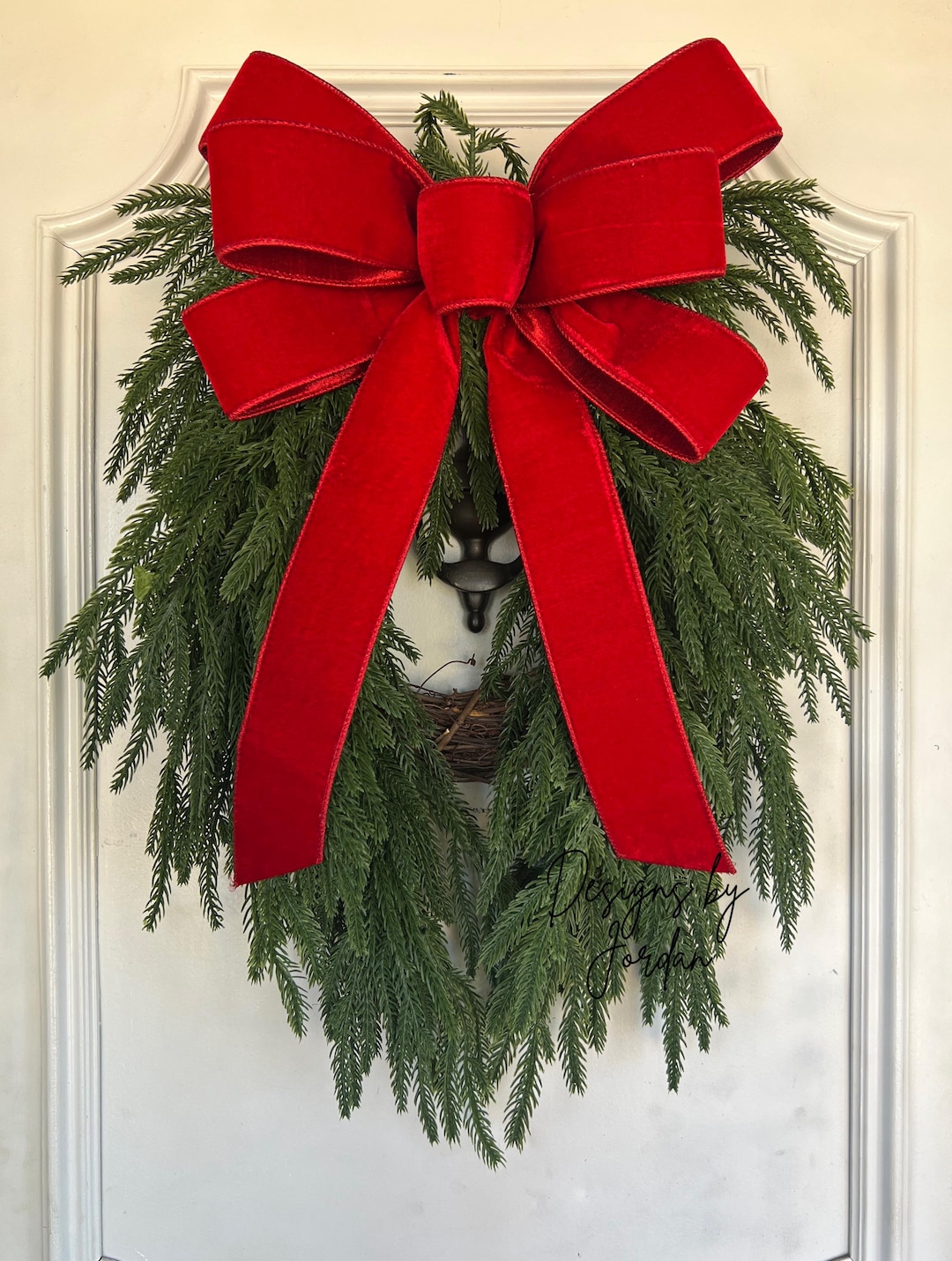 Classic Red Velvet Bow Christmas Wreath – Elegant Evergreen Holiday ...