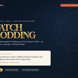 Puede incluir: Una guía digital titulada WATCH MODDING, 2026 EDITION, con texto dorado sobre un fondo azul oscuro. Incluye el subtítulo The complete guide to building your first custom watch, una sección sobre lo que aprenderá y botones para 8 CHAPTERS, STEP-BY-STEP GUIDE y PDF-INSTANT DOWNLOAD.