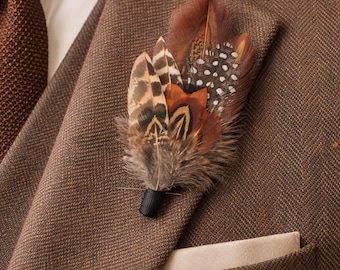 Boutonniere de plumas para boda rústica, prendedor de solapa para hombre, ojal para novio, recuerdo eterno
