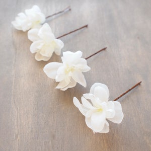 Juego de 4 horquillas para el pelo de novia con flores de espuela de caballero marfil para boda imagen 2