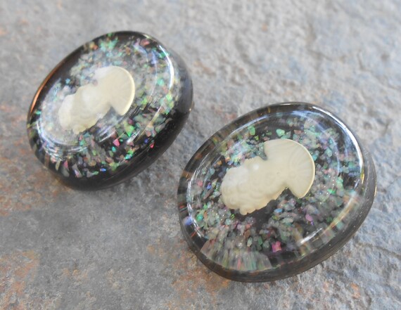 1960's Confetti Glitter Lucite Cameo Clip On Earr… - image 6