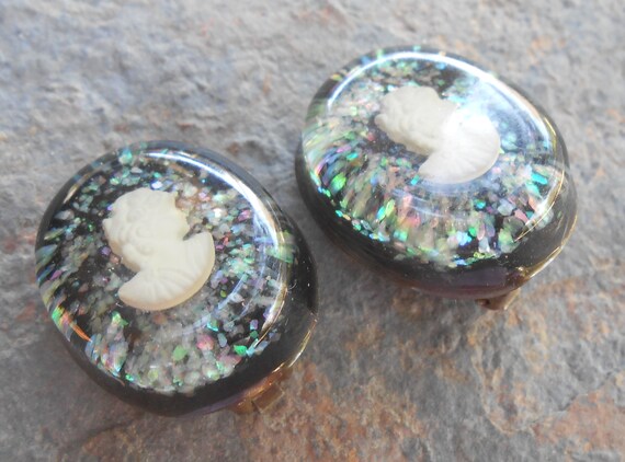 1960's Confetti Glitter Lucite Cameo Clip On Earr… - image 3