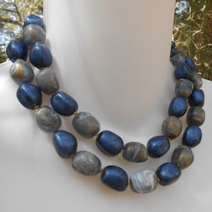 1950&#39;s Blue Gold Gray Swirl Beaded Two Strand Necklace Clip On Earrings Set