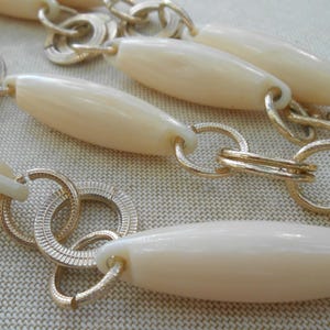 1960&#39;s Gogo Ivory Plastic Gold Tone Chain Link Hook Belt