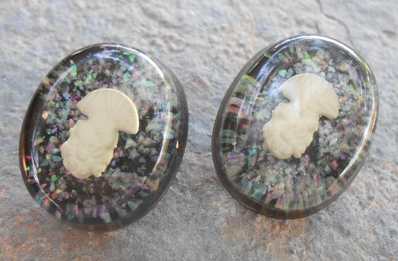 1960's Confetti Glitter Lucite Cameo Clip On Earr… - image 5