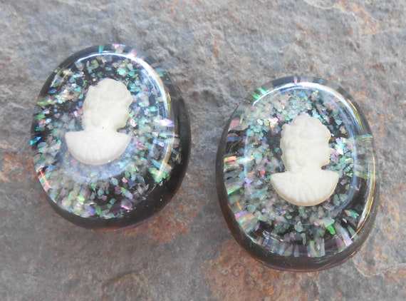 1960's Confetti Glitter Lucite Cameo Clip On Earr… - image 4