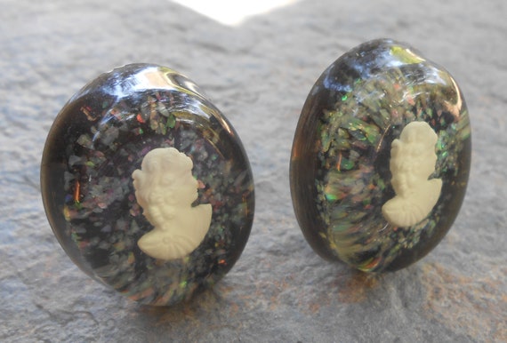 1960's Confetti Glitter Lucite Cameo Clip On Earr… - image 1