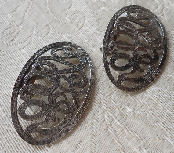 1960's Silver Tone Oval Scroll Shoe Clips - image 7