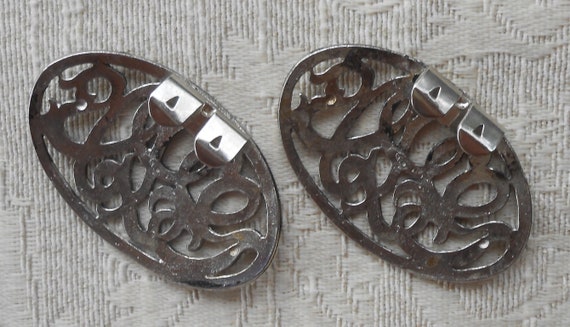 1960's Silver Tone Oval Scroll Shoe Clips - image 9