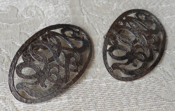 1960's Silver Tone Oval Scroll Shoe Clips - image 3