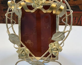 Metal 3-D Heart Shaped Picture Frame