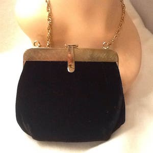 Vintage Womens Evening Purse Bag Clutch with Gold over Shoulder Chain Black Velvet Gold Clasp Ande Bild 1