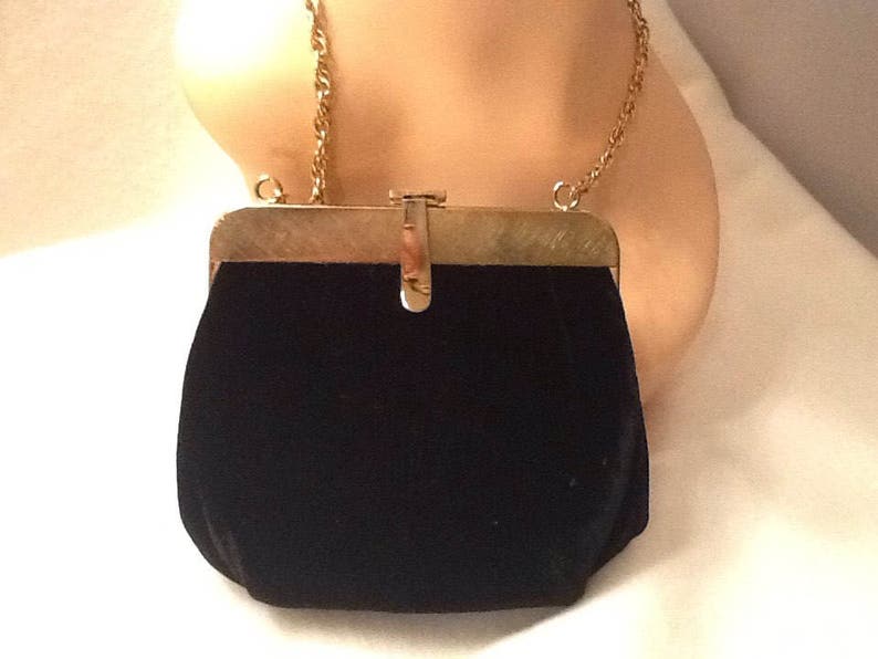 Vintage Womens Evening Purse Bag Clutch with Gold over Shoulder Chain Black Velvet Gold Clasp Ande Bild 1