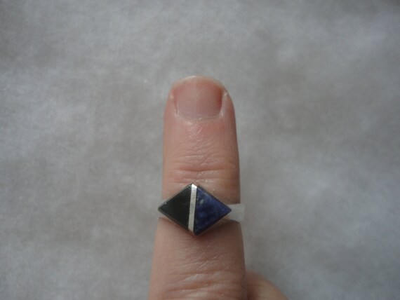 Vintage Lapis and Black Onyx Triangular Sterling … - image 4