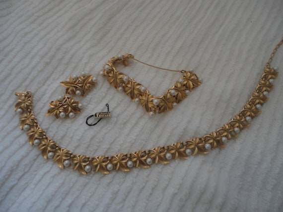 Vintage Jewels by Trifari Faux Gold Pearl Wedding