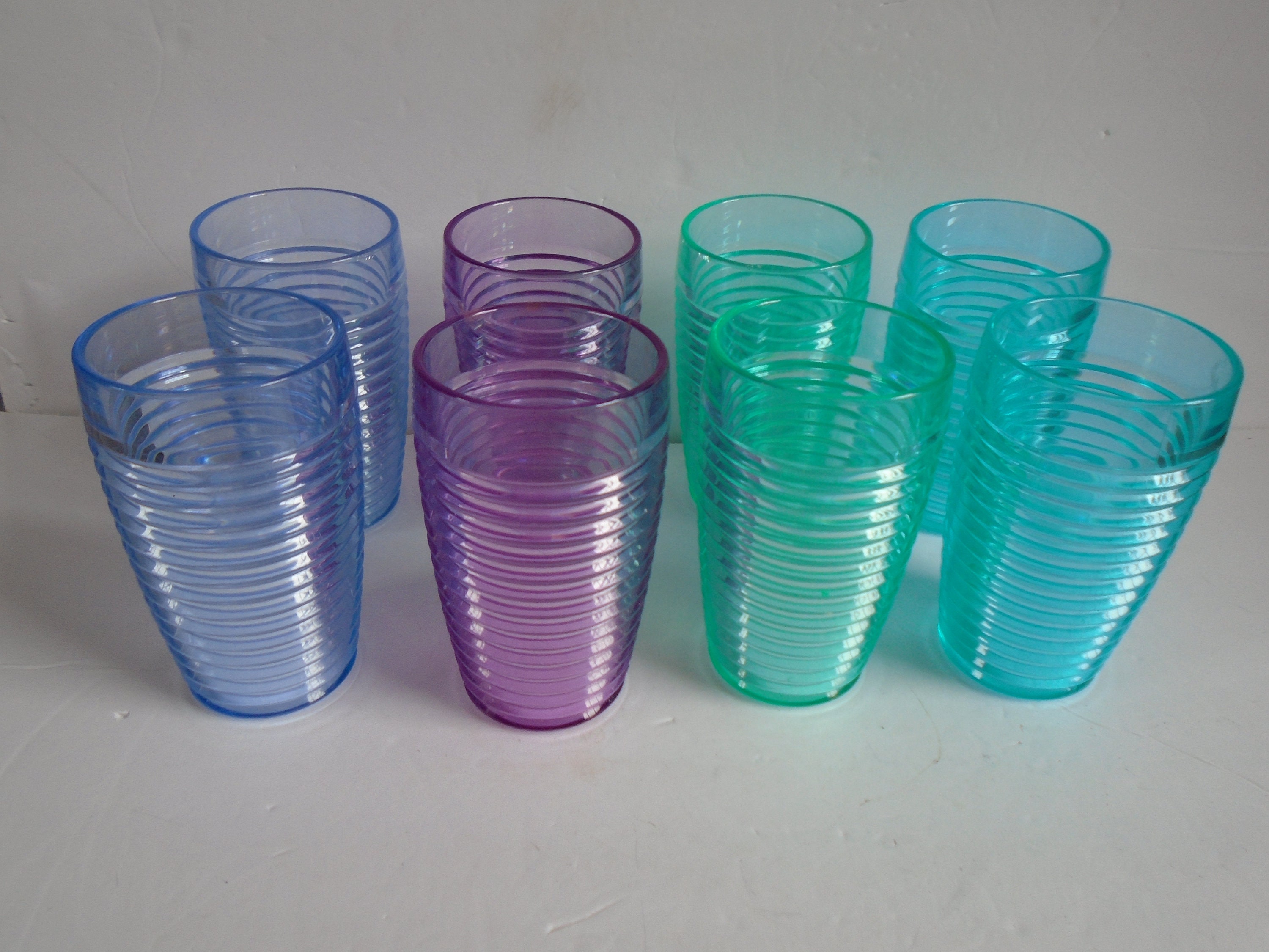 Plastic Cups - Clear Gold Swirl Round Tumblers