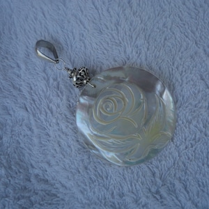 Vintage Sterling Silver Mother of Pearl Round Pendant, Carved Rose Shell Pendant, Summer Rose Pendant, Mother of Pearl Pendant, Rose Shell