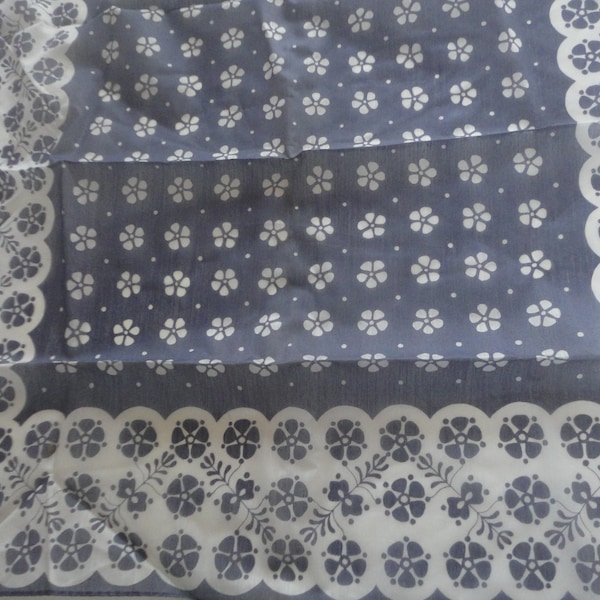 Vintage Blue White Floral Nylon Rayon Polyester Square Summer Scarf, Blue White Daisy Floral Scarf, Floral Scarf, Daisy Scarf, Spring