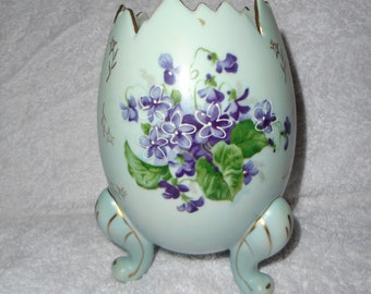 Vintage Ceramic Cracked Egg Hand Painted Purple Violets Easter Egg Vase, 3 Legged Ceramic Egg Purple Violet Vase, Purple Violet, Egg Vase