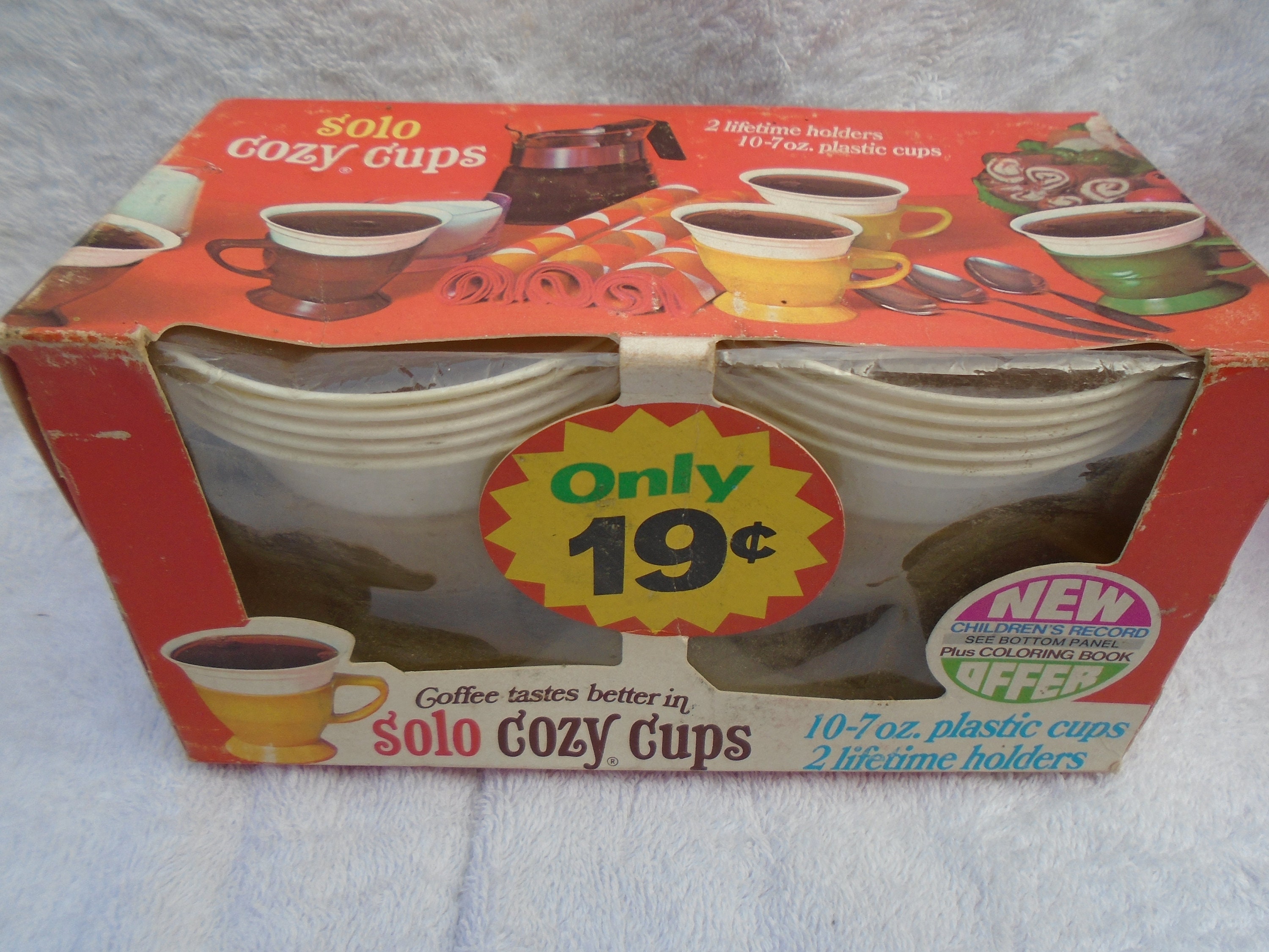 Vintage 2 Orange & 1 yellow plastic solo cozy cups Solo Cup Company  Chicago, IL