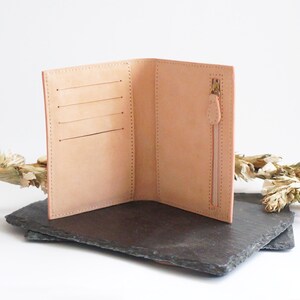 Personalisierte Leder-Brieftasche für das Notebook des Reisenden, Passport-Größe Kartenfächer und Reißverschlusstasche einlegen, All-in-One-Reise-Brieftaschengeschenk
