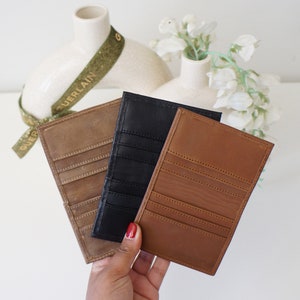 Porta carte personalizzato in pelle sottile, sottile e minimalista, portafoglio compatto bifold, porta biglietti da visita, regalo elegante da uomo fatto a mano per lui
