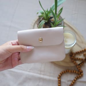 Portamonete in pelle di capra rosa per donna, portafoglio minimalista con chiusura a scatto e cerniera, porta carte morbido fatto a mano, idea regalo di lusso da viaggio in pelle