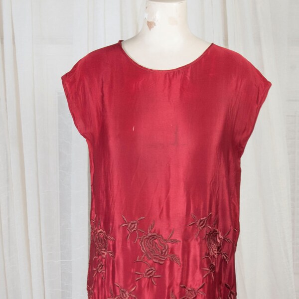 Authentic vintage 1920s embroidered red silk flapper dress w/ fringe, Gatsby, 1920s, Roaring 20s, art deco